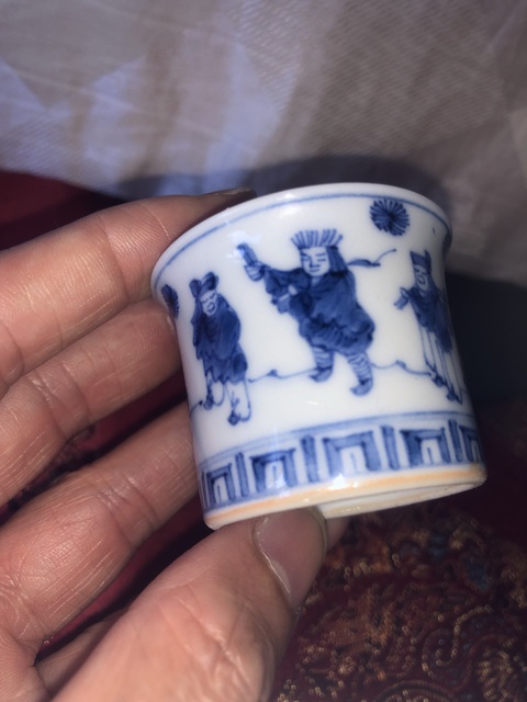 古玩陶瓷人物紋青花杯真品鑒賞圖