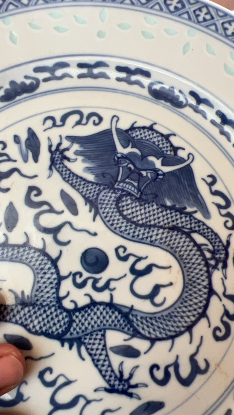古玩陶瓷青花云龍紋折沿盤真品鑒賞圖