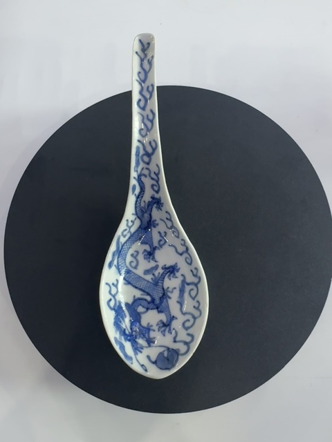 古玩陶瓷青花趕珠龍紋調羹拍賣,當前價格1366元