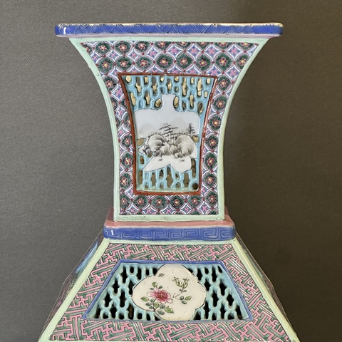 古玩陶瓷粉彩婁空開窗墨彩山水四方瓶真品鑒賞圖