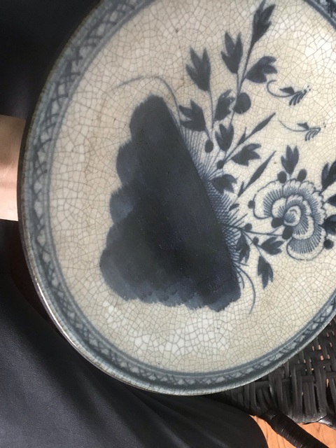 古玩陶瓷哥釉地青花盤真品鑒賞圖