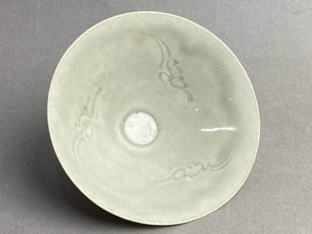 古玩陶瓷湖田窯刻花紋斗笠盞真品鑒賞圖