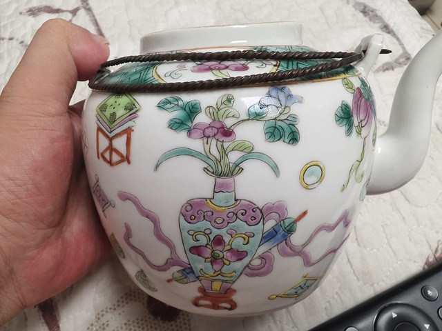 古玩陶瓷粉彩提梁壺真品鑒賞圖