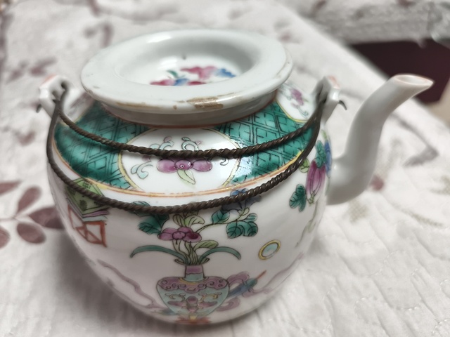 古玩陶瓷粉彩提梁壺真品鑒賞圖
