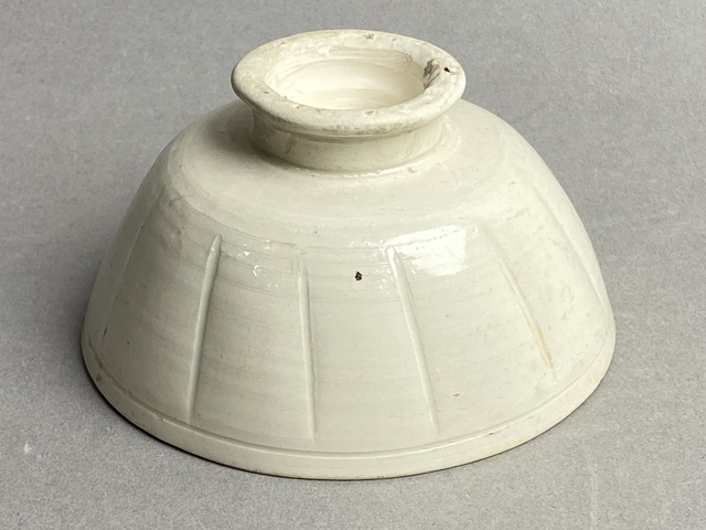 古玩陶瓷定窯白釉瓜棱型高足碗真品鑒賞圖