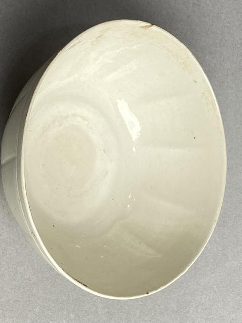 古玩陶瓷定窯白釉瓜棱型高足碗真品鑒賞圖