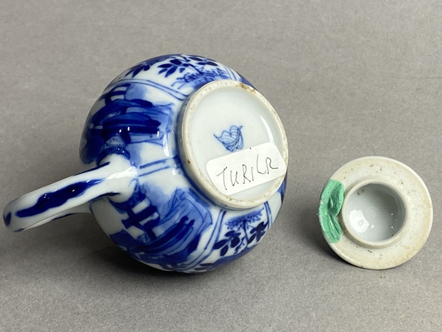 古玩陶瓷康熙青花花卉仕女紋小茶壺真品鑒賞圖