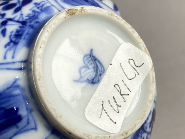 古玩陶瓷康熙青花花卉仕女紋小茶壺真品鑒賞圖