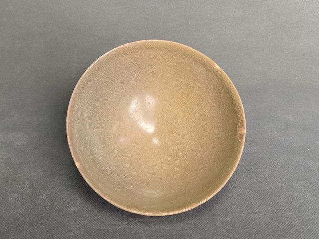 古玩陶瓷龍泉窯刻蓮瓣紋碗真品鑒賞圖