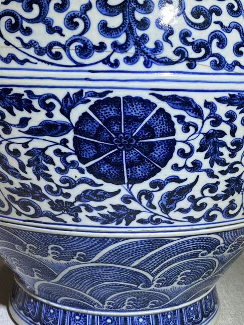 古玩陶瓷青花纏枝花卉紋鋪首尊真品鑒賞圖