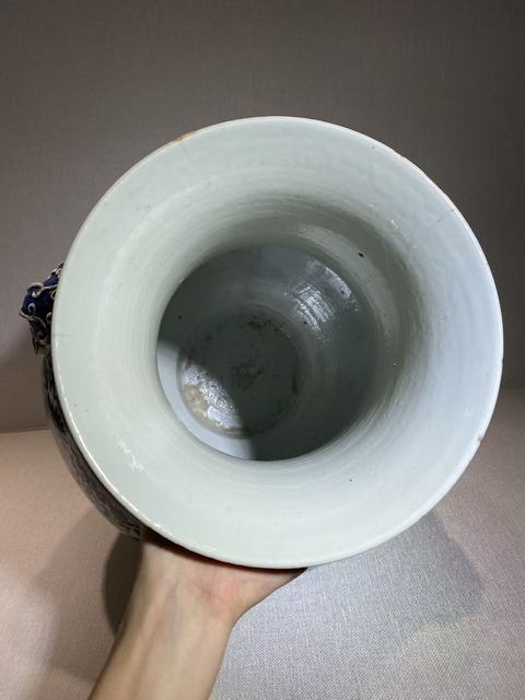 古玩陶瓷青花纏枝花卉紋鋪首尊真品鑒賞圖
