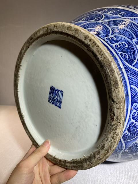古玩陶瓷青花纏枝花卉紋鋪首尊真品鑒賞圖