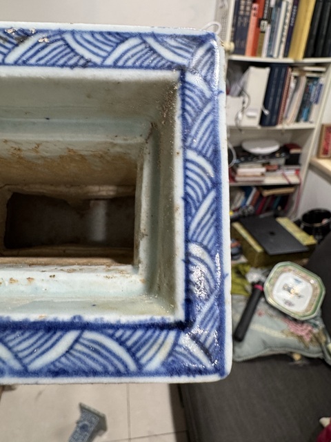 古玩陶瓷青花淡描花卉紋鼎式爐真品鑒賞圖