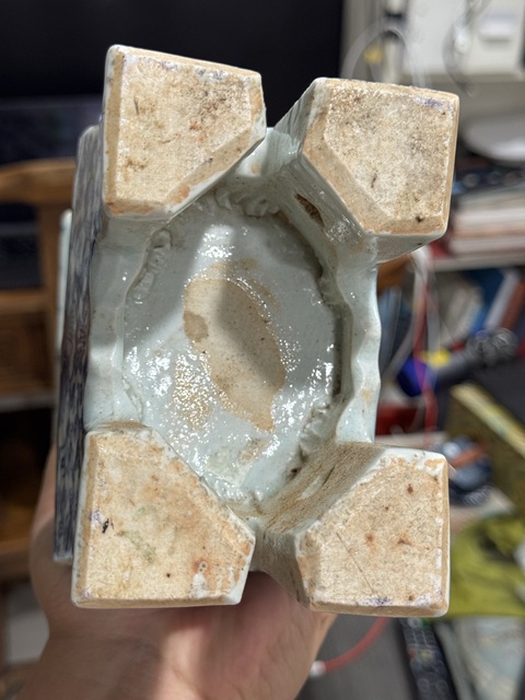 古玩陶瓷青花淡描花卉紋鼎式爐真品鑒賞圖