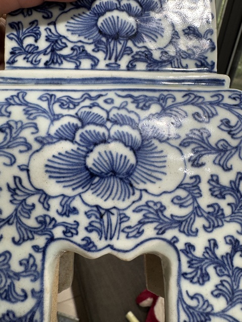 古玩陶瓷青花淡描花卉紋鼎式爐真品鑒賞圖