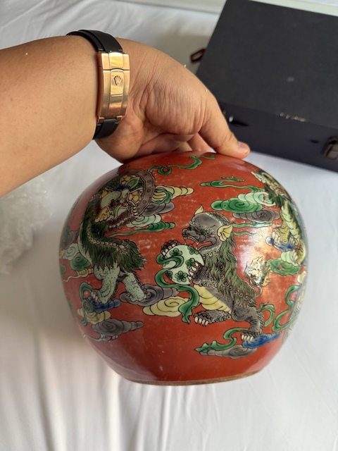 古玩陶瓷飄帶繡球獅子紋西瓜罐真品鑒賞圖