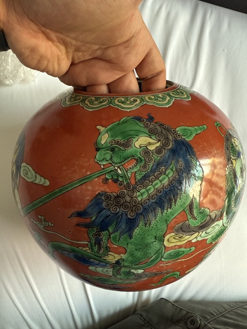 古玩陶瓷飄帶繡球獅子紋西瓜罐真品鑒賞圖