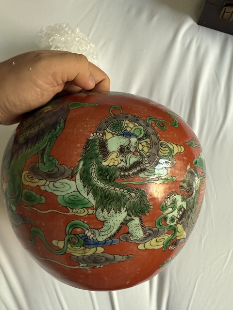 古玩陶瓷飄帶繡球獅子紋西瓜罐真品鑒賞圖