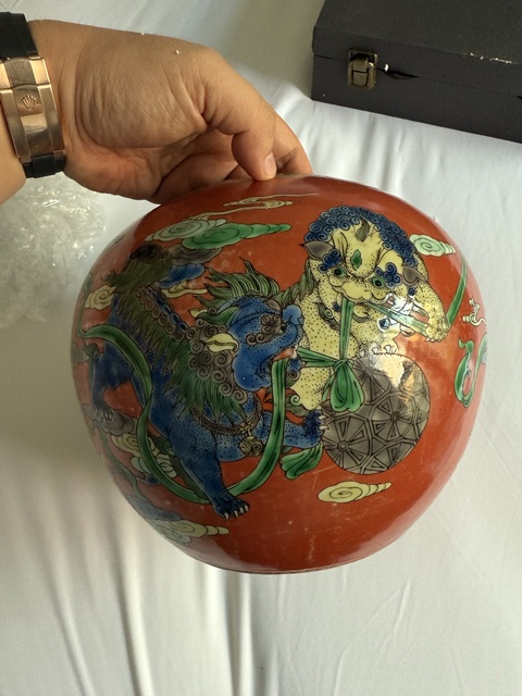 古玩陶瓷飄帶繡球獅子紋西瓜罐真品鑒賞圖