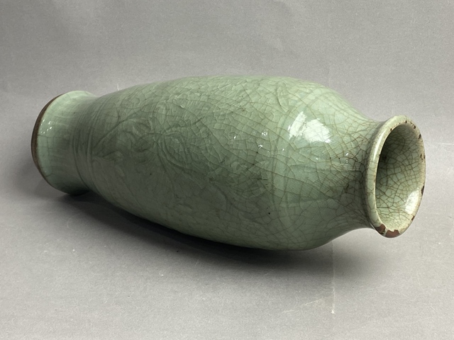 古玩陶瓷龍泉窯刻牡丹花紋梅瓶真品鑒賞圖