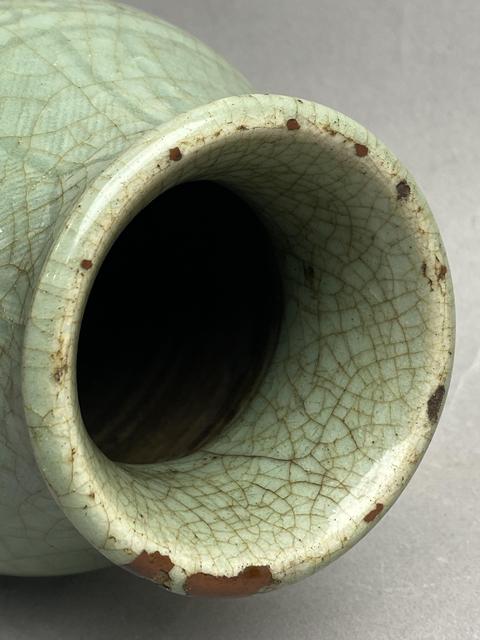 古玩陶瓷龍泉窯刻牡丹花紋梅瓶真品鑒賞圖
