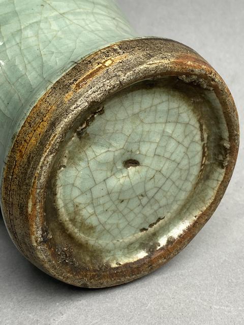 古玩陶瓷龍泉窯刻牡丹花紋梅瓶真品鑒賞圖