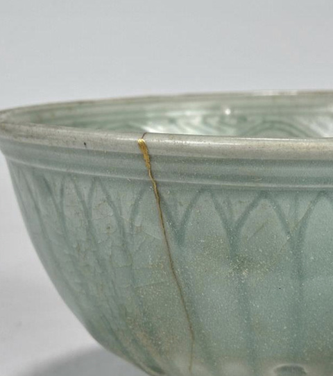 古玩陶瓷龍泉青瓷刻花碗真品鑒賞圖