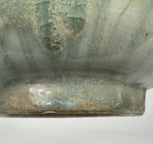 古玩陶瓷龍泉青瓷刻花碗真品鑒賞圖