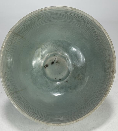 古玩陶瓷龍泉青瓷刻花碗真品鑒賞圖