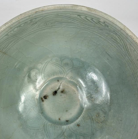 古玩陶瓷龍泉青瓷刻花碗真品鑒賞圖