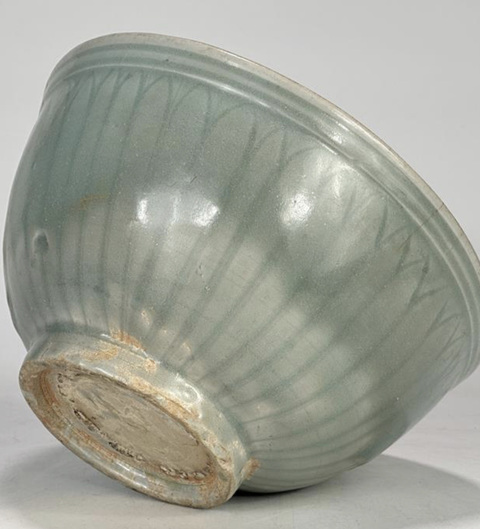 古玩陶瓷龍泉青瓷刻花碗真品鑒賞圖