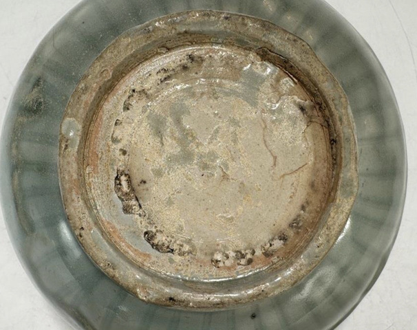 古玩陶瓷龍泉青瓷刻花碗真品鑒賞圖