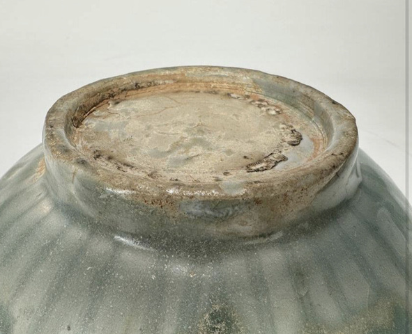 古玩陶瓷龍泉青瓷刻花碗真品鑒賞圖