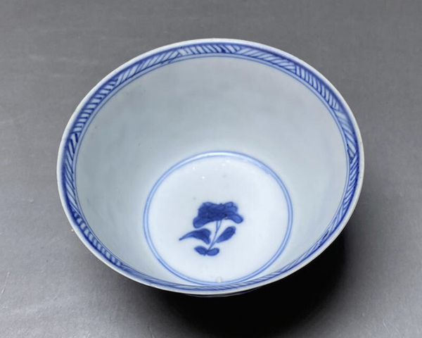 古玩陶瓷花鳥紋青花杯真品鑒賞圖