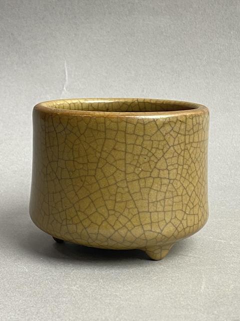 古玩陶瓷鱔魚黃哥釉三足爐真品鑒賞圖