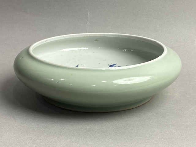 古玩陶瓷豆青釉內(nèi)青花花鳥紋大鏜鑼洗真品鑒賞圖