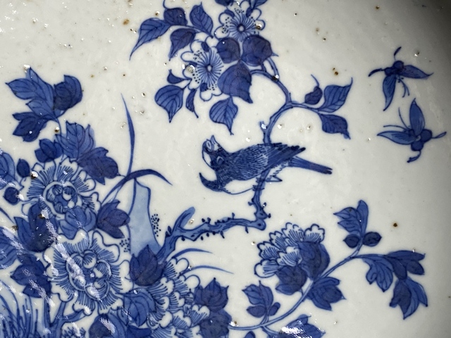 古玩陶瓷豆青釉內(nèi)青花花鳥紋大鏜鑼洗真品鑒賞圖