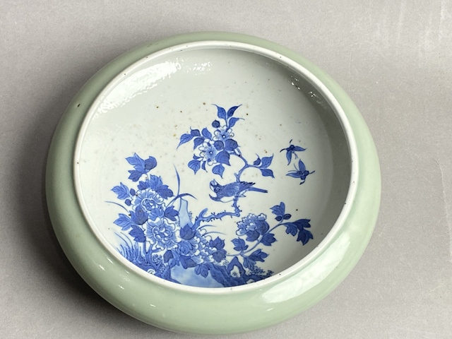 古玩陶瓷豆青釉內(nèi)青花花鳥紋大鏜鑼洗真品鑒賞圖