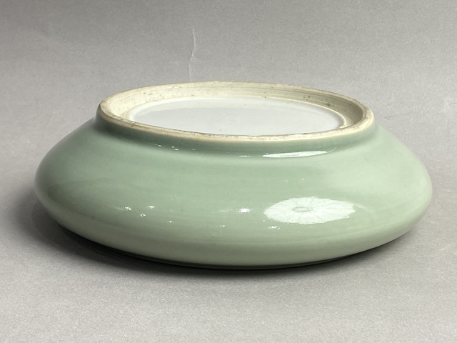 古玩陶瓷豆青釉內(nèi)青花花鳥紋大鏜鑼洗真品鑒賞圖