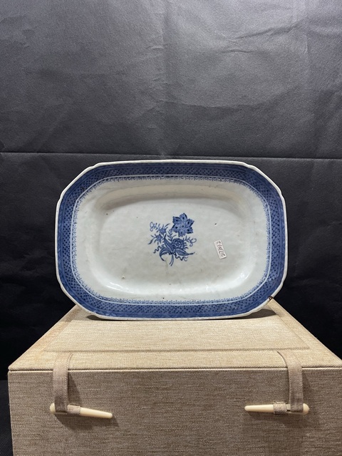 古玩陶瓷青花花卉紋八方盤真品鑒賞圖