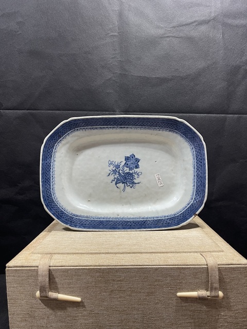 古玩陶瓷青花花卉紋八方盤真品鑒賞圖