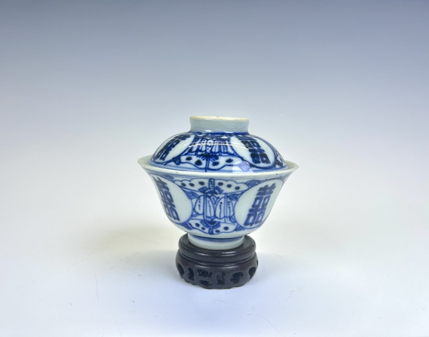 古玩陶瓷清中期·青花囍字蓋碗拍賣，當(dāng)前價格503元