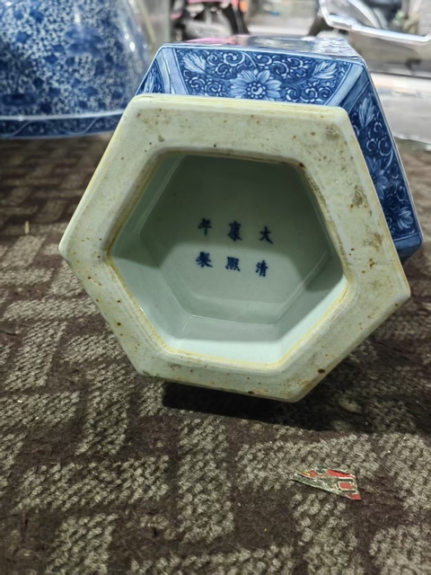 古玩陶瓷青花瓶真品鑒賞圖