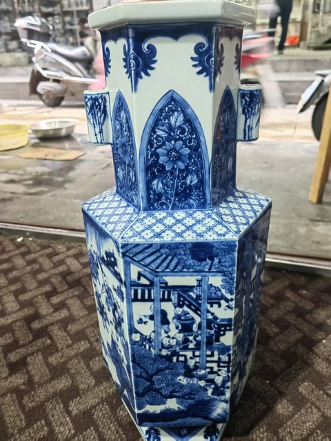 古玩陶瓷青花瓶真品鑒賞圖
