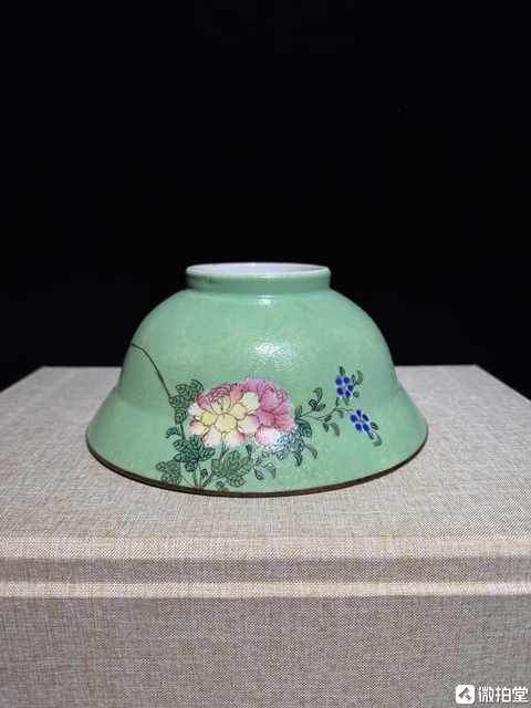 古玩陶瓷花卉紋粉彩碗真品鑒賞圖