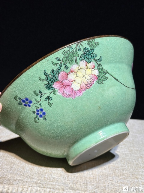 古玩陶瓷花卉紋粉彩碗真品鑒賞圖