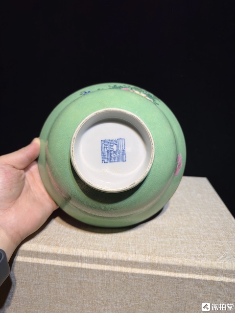 古玩陶瓷花卉紋粉彩碗真品鑒賞圖