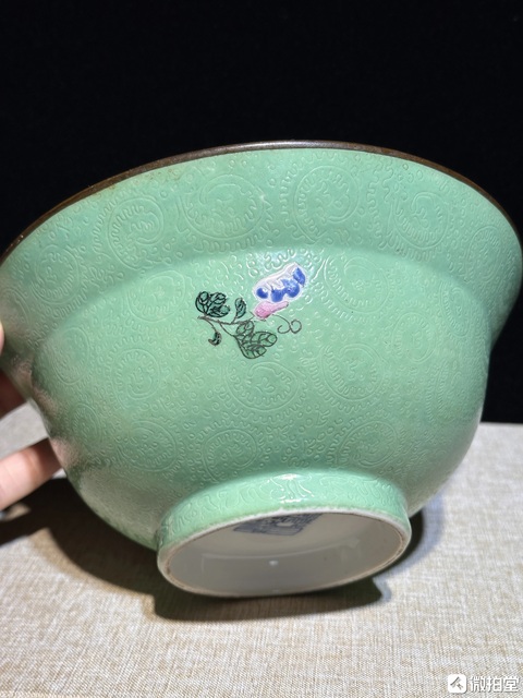 古玩陶瓷花卉紋粉彩碗真品鑒賞圖