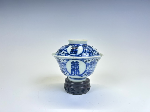 古玩陶瓷清中期·青花囍字蓋碗拍賣，當(dāng)前價格503元