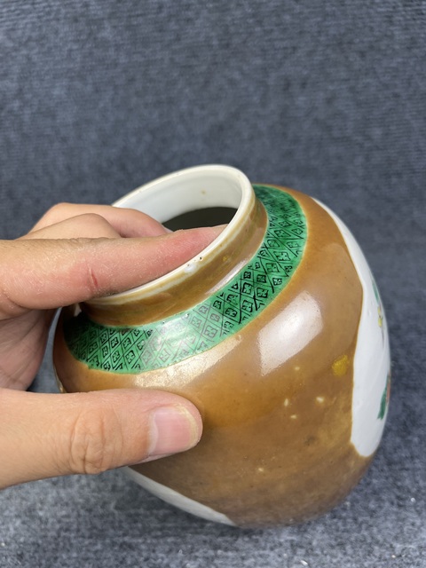 古玩陶瓷紫金釉開(kāi)窗五彩洞石花卉紋將軍罐拍賣,當(dāng)前價(jià)格3999元
